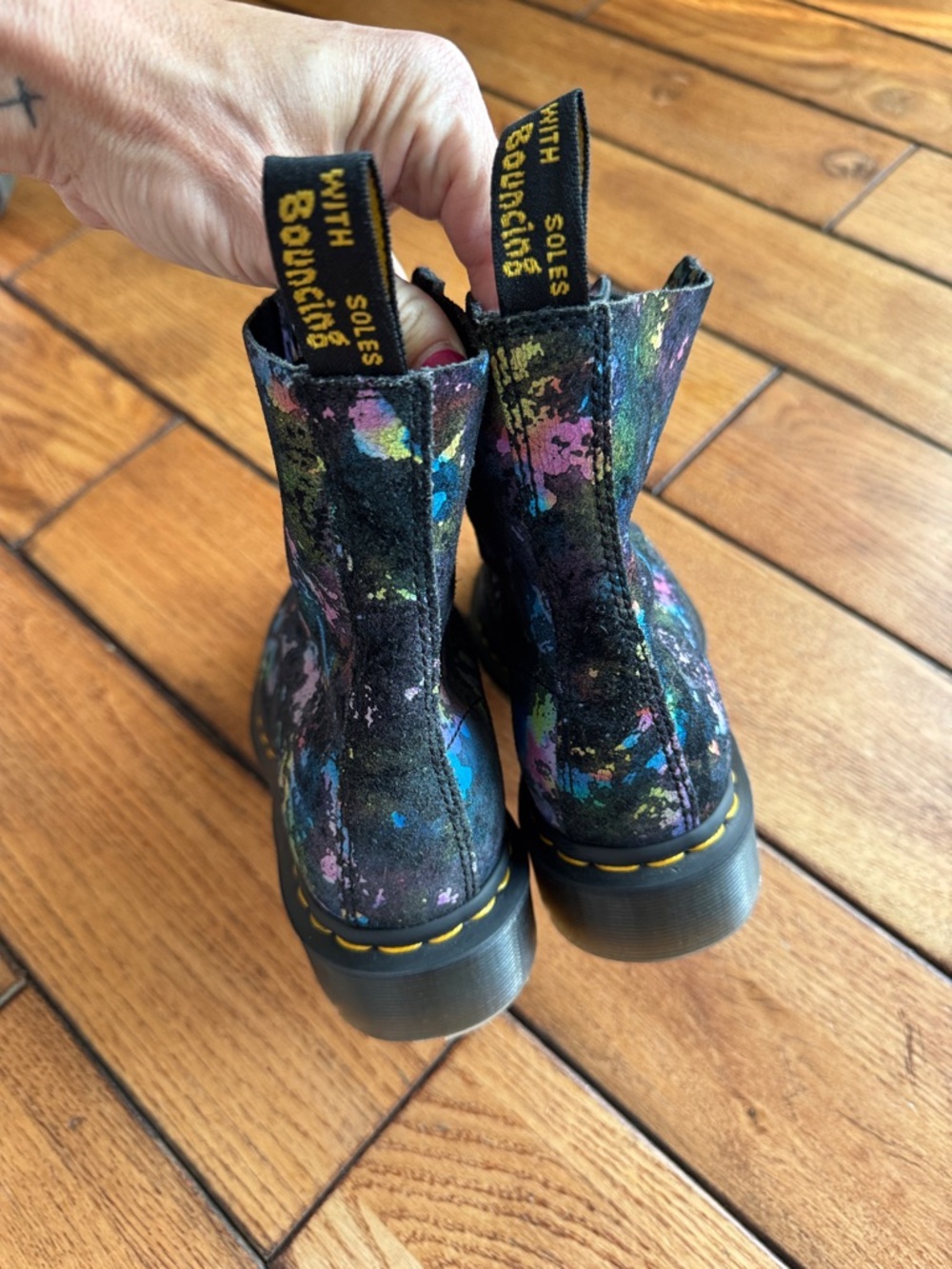 Dr Martens 1460 Pascal Lace Up Boot Black Rainbow Splatter Confetti Women’s Sz 6 - Picture 6 of 10